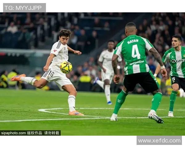 中超精彩对决本菲卡与皇马战成平局补时进球引发全场狂欢解析